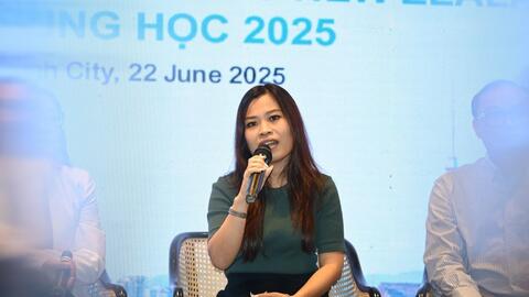 Khi cha mẹ cũng “du học” cùng con…