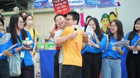 Gần 300 thí sinh đạt 9,75 điểm môn Văn, Hà Nội đứng top đầu