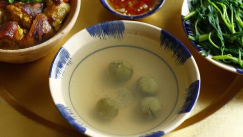Xua tan nóng hè với bát nước canh sấu dầm chua dịu mát