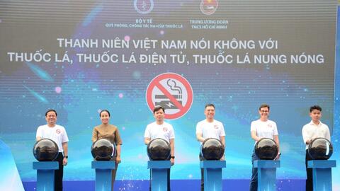 Hàng ngàn thanh niên chạy bộ "Nói không với thuốc lá điện tử"