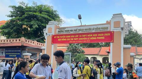 Gần 80.000 học sinh TP Hồ Chí Minh bắt đầu thi lớp 10