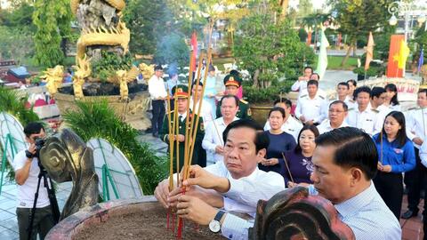 Lãnh đạo Cần Thơ viếng nghĩa trang liệt sĩ dịp 78 năm Thương binh - Liệt sĩ