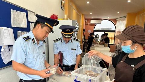 Quản lý thị trường Hà Tĩnh đẩy mạnh xử lý vi phạm an toàn thực phẩm