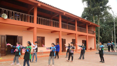 Người Bố Y ở Mường Khương chung sức xây dựng nông thôn mới