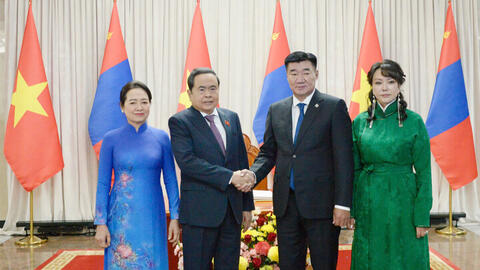 Chủ tịch Quốc hội Mông Cổ và Phu nhân chủ trì lễ đón trọng thể Chủ tịch Quốc hội Trần Thanh Mẫn và Phu nhân