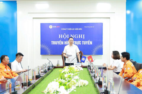 PC Điện Biên ra quân hỗ trợ hoàn thiện hệ thống điện tại trường liên cấp Nà Bủng