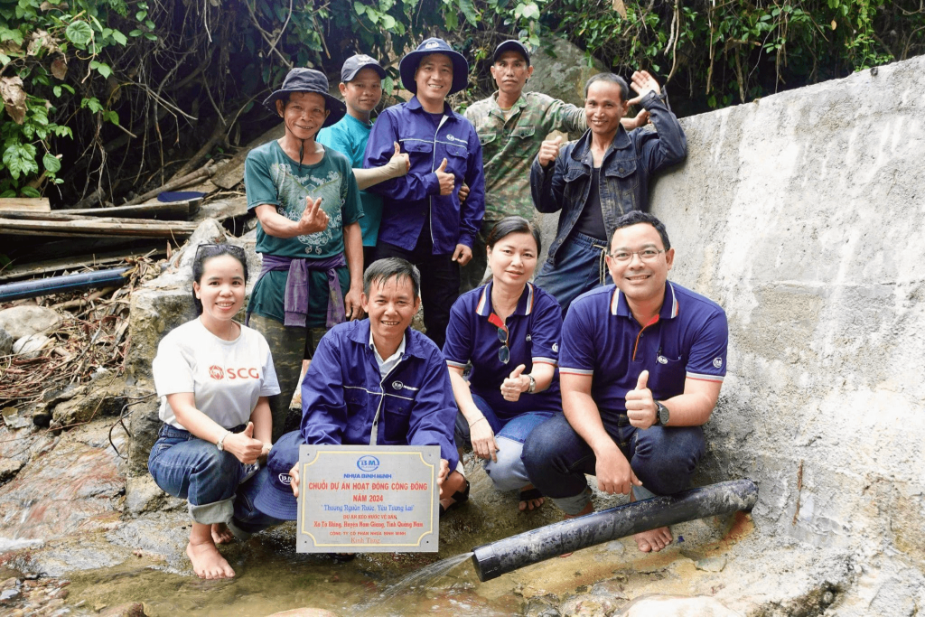 Với 3.000m ống dẫn nước mới, dự án 'Kéo Nước Về Bản' do Nhựa Bình Minh và SCG thực hiện đã thay đổi cuộc sống cho hơn 240 hộ gia đình tại thôn Ga Lêê, tỉnh Quảng Nam.