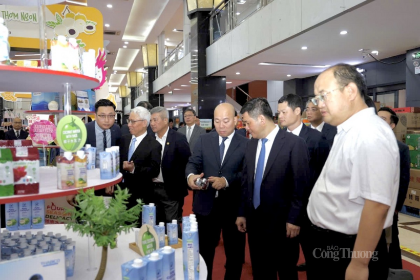 Lễ hội trái cây Việt Nam lần thứ nhất tại Bắc Kinh, Trung Quốc tháng 9/2024 do Bộ Công Thương Việt Nam (Cục Xúc tiến thương mại là đấu mối triển khai) phối hợp với Bộ Nông nghiệp và Phát triển nông thôn (nay là Bộ Nông nghiệp và Môi trường), Đại sứ quán Việt Nam tại Trung Quốc và Hiệp hội rau quả Việt Nam tổ chức