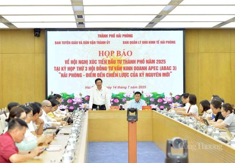Đại diện lãnh đạo Ban Tuyên giáo và Dân vận Hải Phòng phát biểu