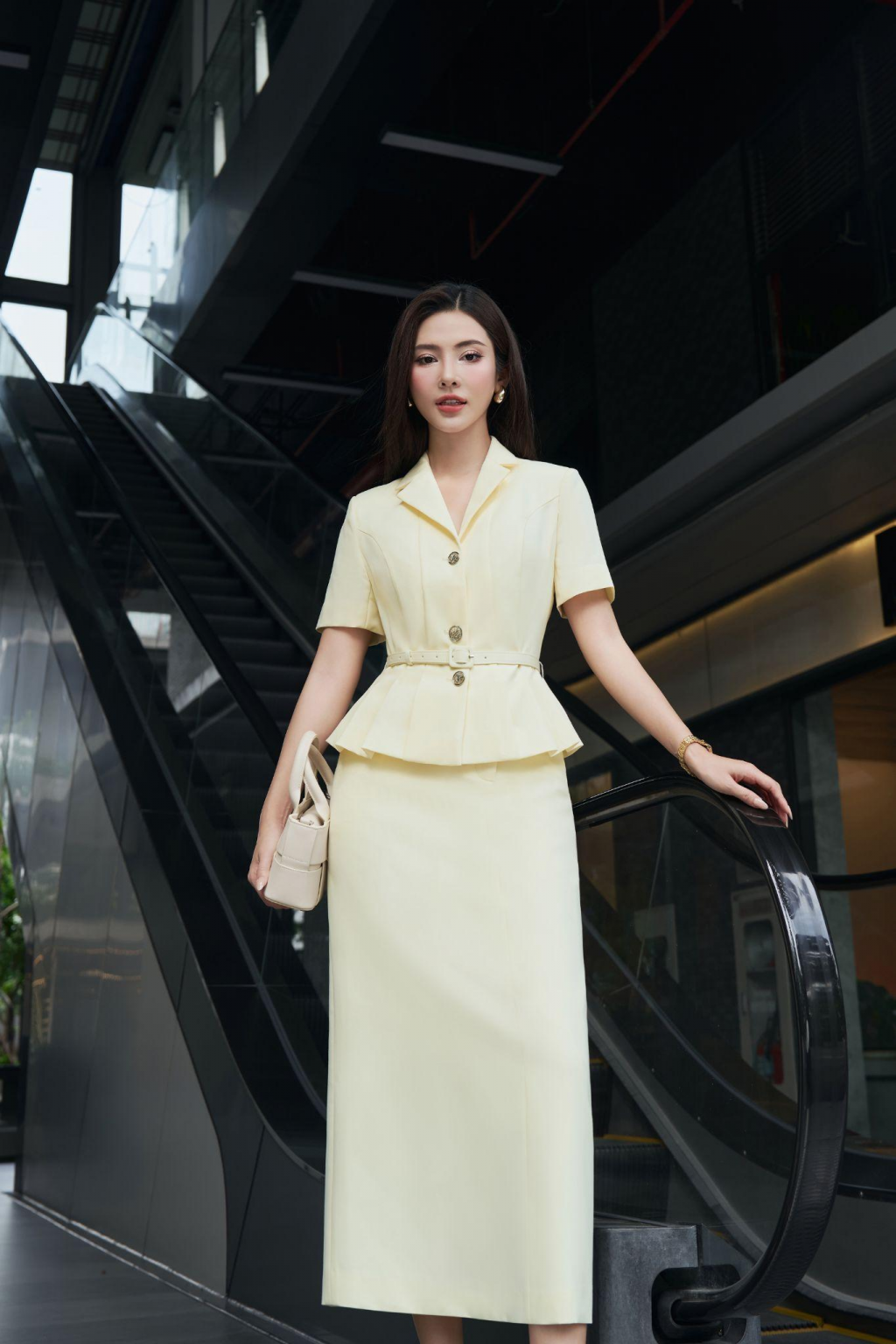 Thanh lịch, trang nhã nhưng không kém phần nổi bật, dành cho những quý cô luôn muốn làm mới phong cách mỗi ngày