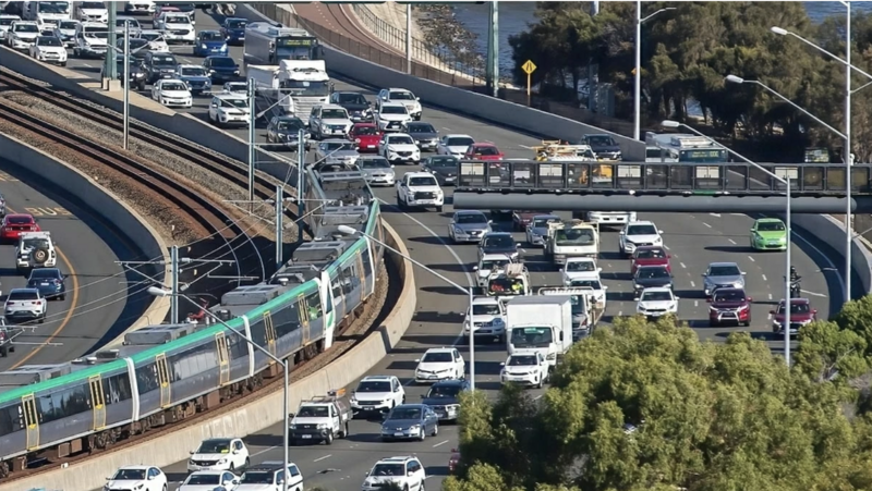 Cơ quan Năng lượng quốc tế khuyến nghị làm việc từ xa để giảm áp lực lên thị trường năng lượng. Ảnh: IEA