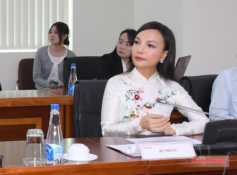 MC Thảo Vy điều phối các phiên thảo luận