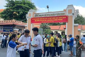 Gần 80.000 học sinh TP Hồ Chí Minh bắt đầu thi lớp 10