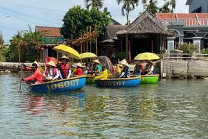 Du lịch Hội An: Ngày hè sôi động tại rừng dừa Bảy Mẫu
