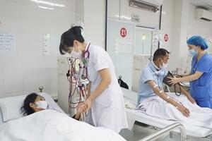 Chăm sóc sức khỏe người bệnh, nhân viên y tế khi nắng nóng