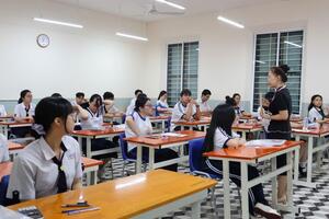 TP Hồ Chí Minh: Hơn 500 thí sinh bỏ thi, 2 em đi trễ trong ngày thi thứ hai