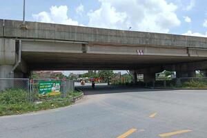 ‎Tài xế mất nhân tính, cố tình kéo lê nữ sinh sau va chạm