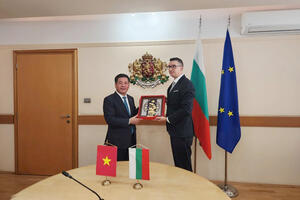 Bộ trưởng Nguyễn Hồng Diên làm việc với Bộ trưởng Bộ Kinh tế và Công nghiệp Bulgaria Peter Dilov