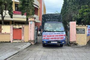 Chuyến xe cứu trợ đầu tiên đến với 1.700 người bị cô lập