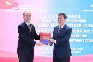 65 năm tình hữu nghị Việt Nam - Cuba qua 200 trang sách