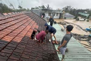 Lũ về nhanh, nhiều nơi ở Gia Lai chìm trong biển nước