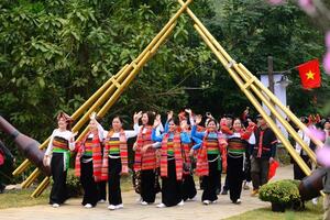 Phiên chợ vùng cao tại Làng Văn hóa - Du lịch các dân tộc