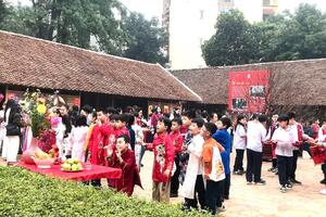 Hà Nội: Người dân, du khách rộn ràng khám phá Tết xưa