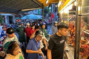 TP. Hồ Chí Minh: Cá lóc nướng, vịt quay, heo quay hút khách ngày vía Thần Tài