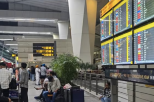 Hàng loạt hãng hàng không hủy chuyến do xung đột Trung Đông