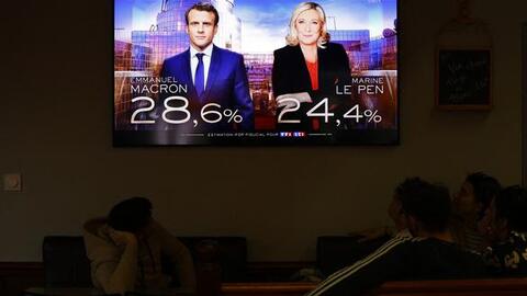 Ông Macron và bà Le Pen dẫn đầu vòng 1 bầu cử tổng thống Pháp