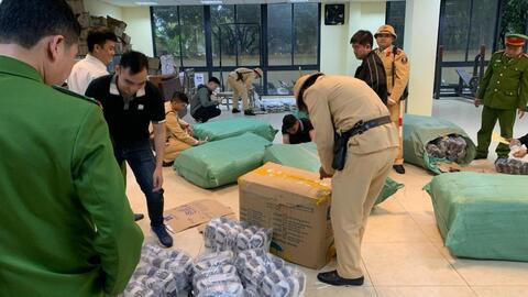 Hà Nội: Thu giữ gần 1.000 đôi giày hàng hiệu sản xuất gia công