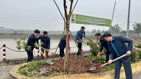 Tuổi trẻ Khối Doanh nghiệp Hà Nội trồng cây, khởi động Tháng Thanh niên
