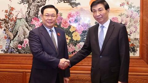 Chủ tịch QH Vương Đình Huệ hội kiến Chủ tịch Chính hiệp toàn quốc Trung Quốc Vương Hộ Ninh