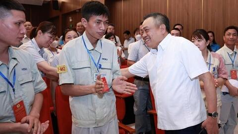 Phấn đấu để đời sống người lao động an và yên