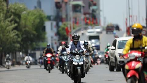 Hà Nội nắng nóng gay gắt, chiều tối và đêm có mưa rào, dông vài nơi