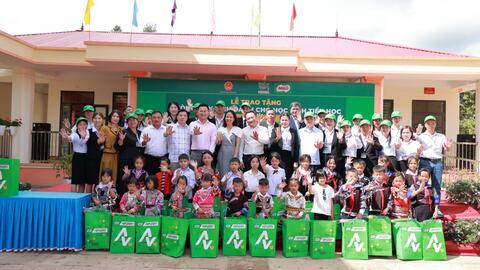 Nestlé MILO trao tặng máy tính cho các trường tiểu học vùng cao