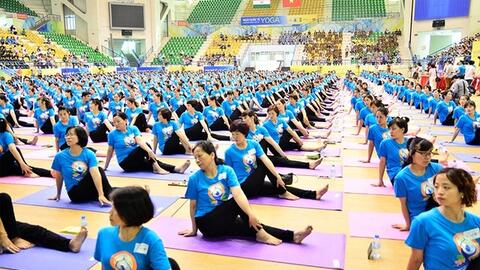 Quảng Ngãi: Gần 900 người tham gia Ngày Quốc tế Yoga lần thứ 11