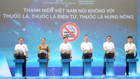 Hàng ngàn thanh niên chạy bộ "Nói không với thuốc lá điện tử"