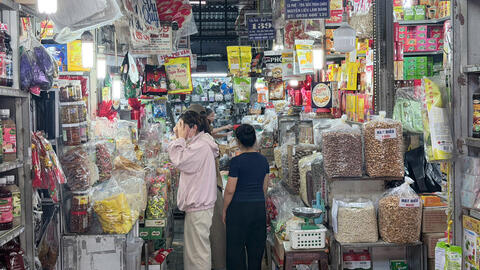 TP. Hồ Chí Minh: Chợ truyền thống, siêu thị đông khách trở lại sau Tết