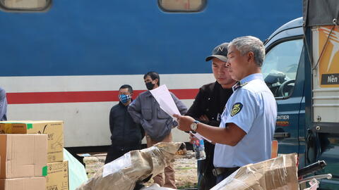 Tìm chủ sở hữu 27 tang vật vi phạm bị tạm giữ tại Ga Hà Nội