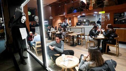 Omicron có thể là hồi kết cho đại dịch ở châu Âu