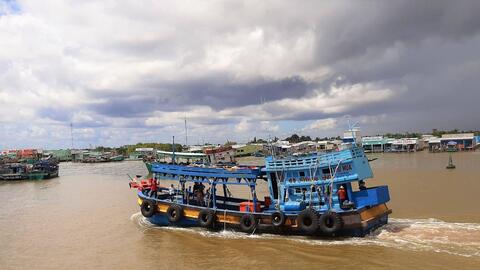 Ngư dân gặp khó vì giá xăng dầu tăng liên tiếp 