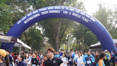 Hơn 600 bạn trẻ tham gia giải chạy “Vì thế giới hoà bình”