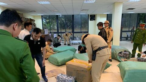 Hà Nội: Thu giữ gần 1.000 đôi giày hàng hiệu sản xuất gia công