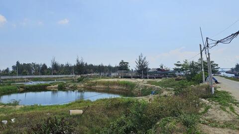 Sau 8 năm xây dựng, cảng cá Hồng Triều vẫn ngổn ngang