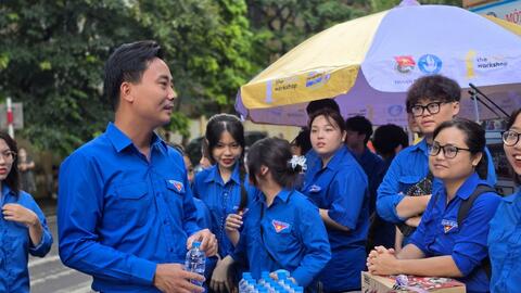 Áo xanh Tiếp sức mùa thi hết lòng hỗ trợ thí sinh