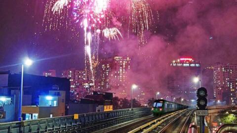 "Nghiện" đường sắt trên cao, người Hà Nội "bái bai" xe cá nhân