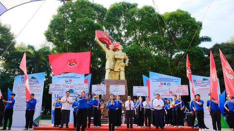 Dấu ấn sức trẻ màu áo xanh trong Tháng Thanh niên