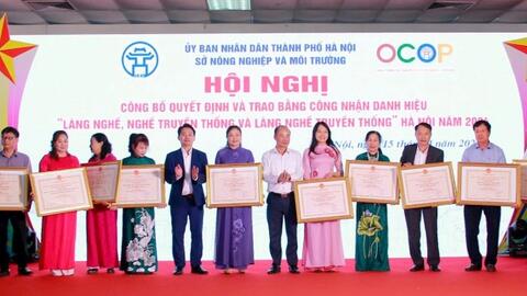 Trao bằng công nhận danh hiệu làng nghề, chứng nhận OCOP cấp thành phố