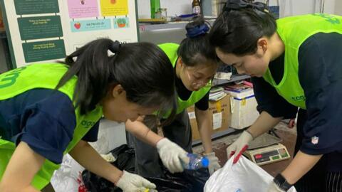 Bạn trẻ Hà thành biến rác thành tài nguyên tái sinh